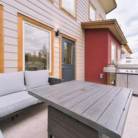 Oasis Getaway, Mins To Lake, King Bed, Dbl Garage Invermere Exterior photo