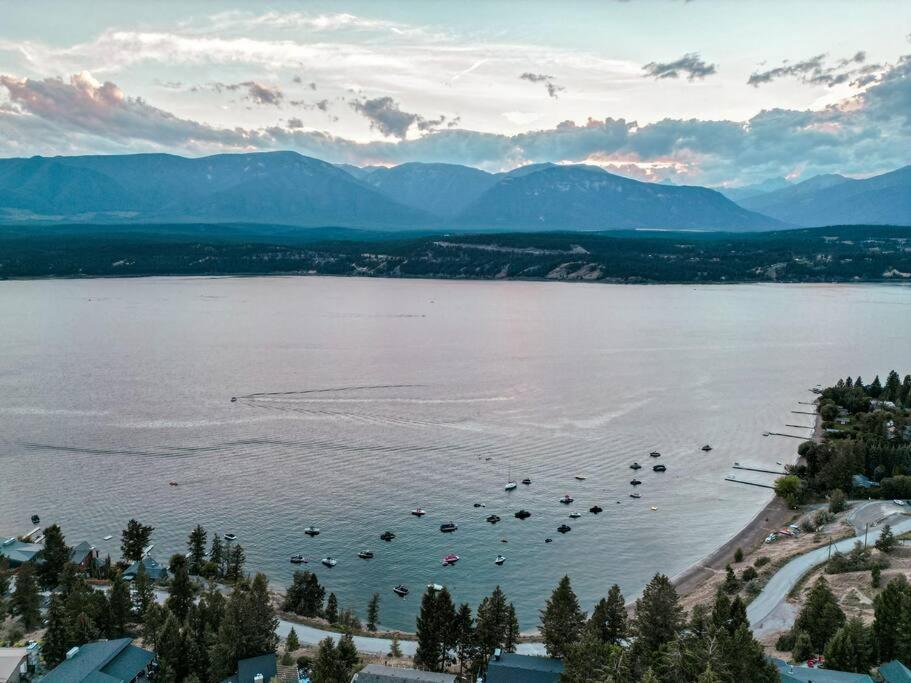 Oasis Getaway, Mins To Lake, King Bed, Dbl Garage Invermere Exterior photo